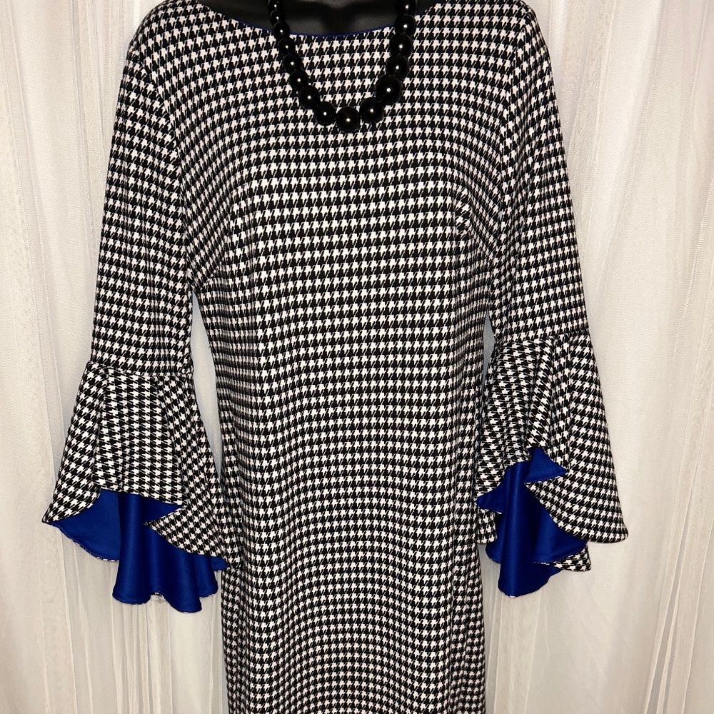 SHELBY & PALMER CONTRAST BELL SLEEVE DRESS